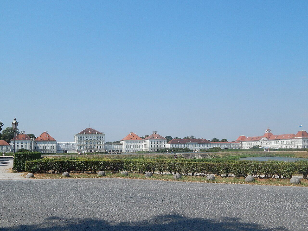 Le château de Nymphenburg vu depuis le parc